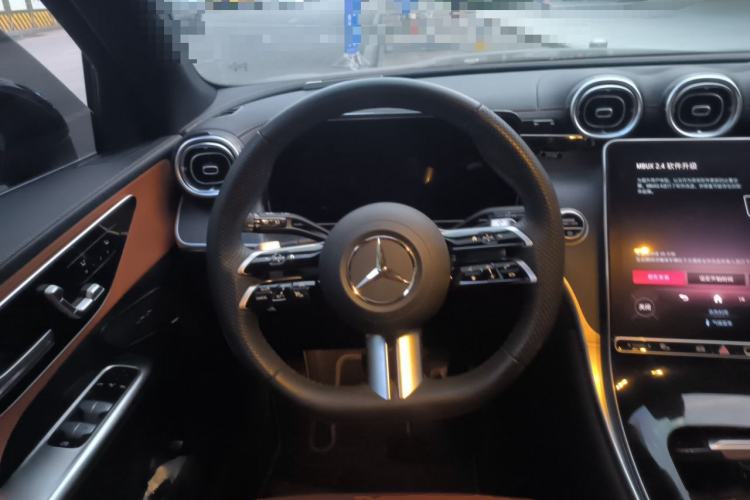Used Mercedes-Benz GLC 2024 GLC 260 L 4MATIC Luxury Model 5 Seats Steering Wheel