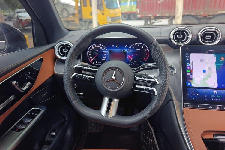 Used Mercedes-Benz GLC 2024 Facelifted GLC 260 L 4MATIC Luxury Version 5 Seats Steering Wheel