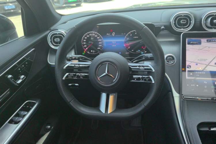 Used Mercedes-Benz GLC 2024 GLC 260 L 4MATIC Luxury Model 5 Seats Steering Wheel