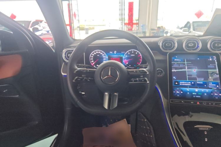 Used Mercedes-Benz GLC 2024 GLC 260 L 4MATIC Luxury Model 5 Seats Steering Wheel