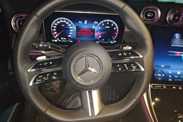 Used Mercedes-Benz GLC 2024 GLC 260 L 4MATIC Luxury Model 5 Seats Steering Wheel