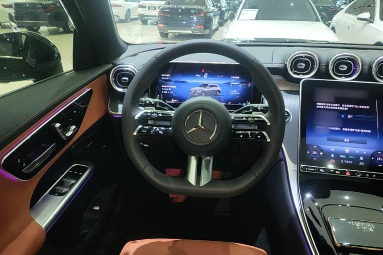 Used Mercedes-Benz GLC 2024 Facelifted GLC 260 L 4MATIC Luxury Version 5 Seats Steering Wheel