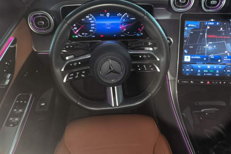 Used Mercedes-Benz GLC 2024 GLC 260 L 4MATIC Luxury Model 5 Seats Steering Wheel