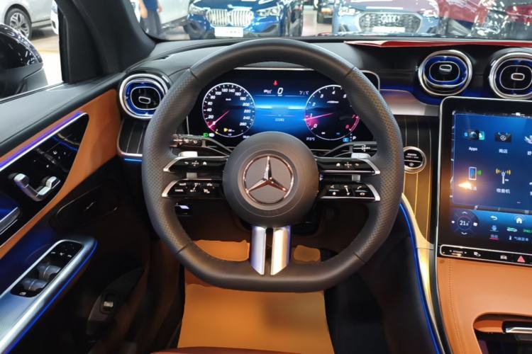Used Mercedes-Benz GLC 2024 GLC 260 L 4MATIC Luxury Model 5 Seats Steering Wheel