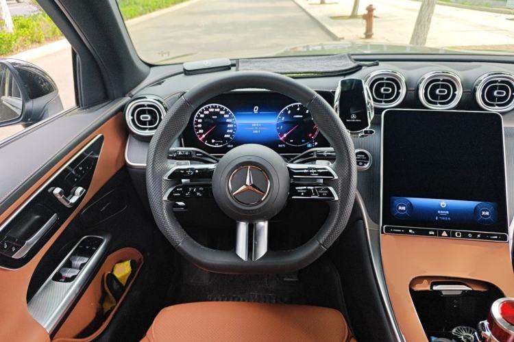 Used Mercedes-Benz GLC 2024 Facelifted GLC 260 L 4MATIC Luxury Version 5 Seats Steering Wheel