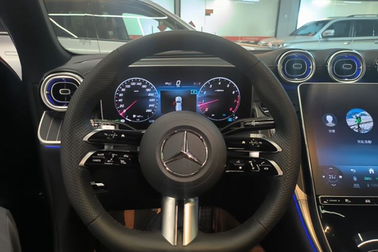 Used Mercedes-Benz GLC 2024 GLC 300 L 4MATIC Luxury Model 5 Seats Steering Wheel
