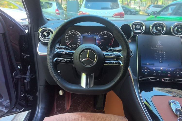 Used Mercedes-Benz GLC 2024 Facelifted GLC 260 L 4MATIC Luxury Version 5 Seats Steering Wheel