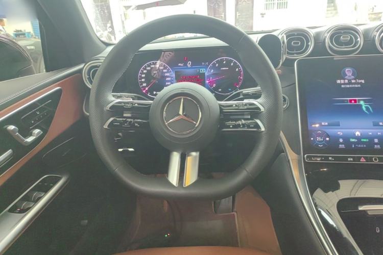 Used Mercedes-Benz GLC 2024 GLC 260 L 4MATIC Luxury Model 5 Seats Steering Wheel