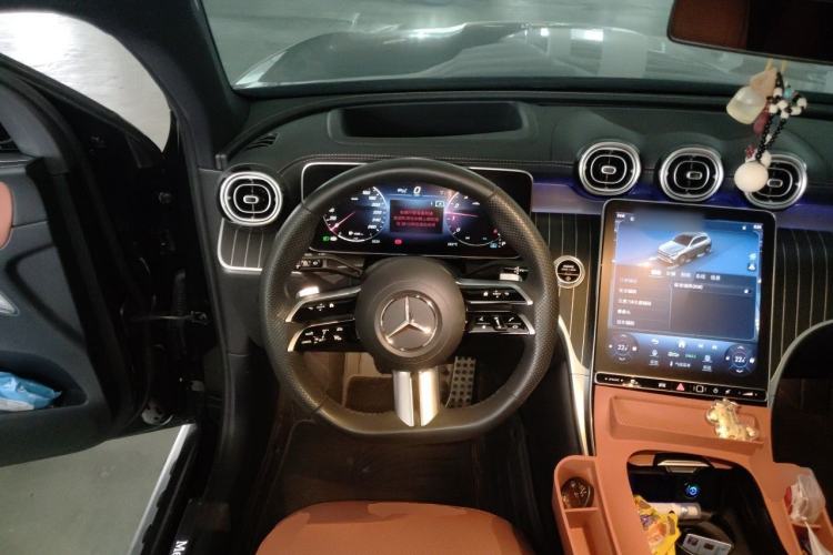 Used Mercedes-Benz GLC 2024 GLC 300 L 4MATIC Luxury Model 5 Seats Steering Wheel