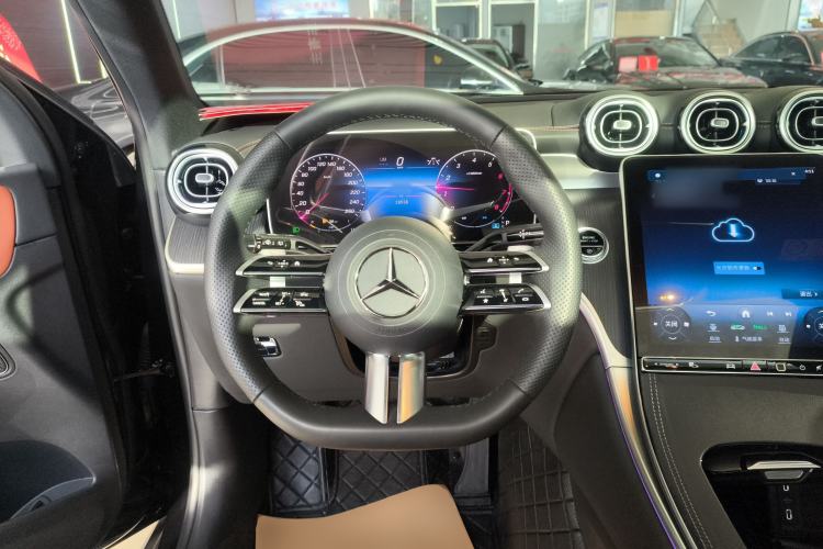 Used Mercedes-Benz GLC 2024 GLC 260 L 4MATIC Luxury Model 5 Seats Steering Wheel