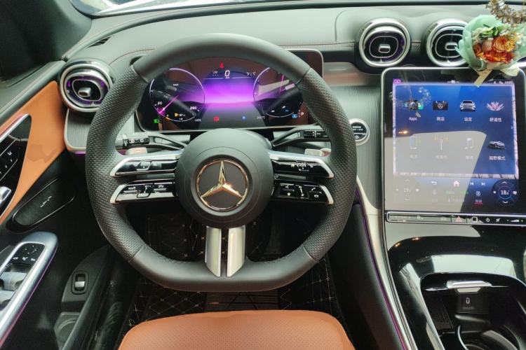 Used Mercedes-Benz GLC 2024 GLC 260 L 4MATIC Luxury Model 5 Seats Steering Wheel