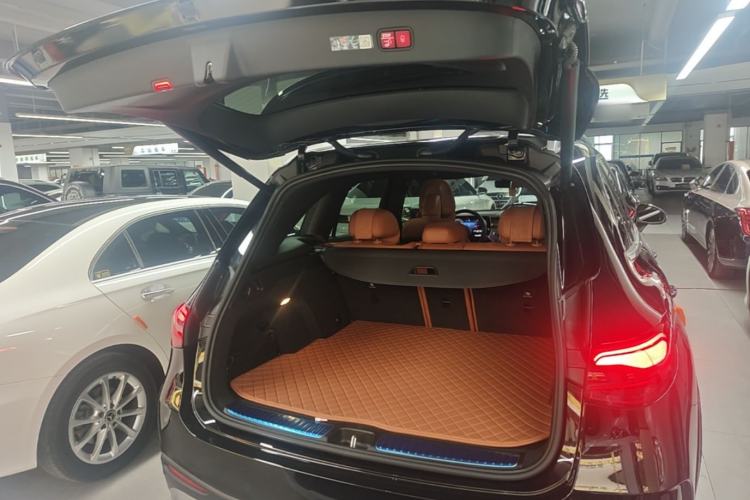 Used Mercedes-Benz GLC 2024 Facelifted GLC 260 L 4MATIC Luxury Version 5 Seats Trunk