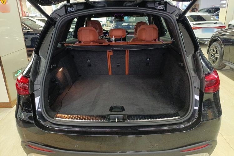 Used Mercedes-Benz GLC 2024 Facelifted GLC 260 L 4MATIC Luxury Version 5 Seats Trunk
