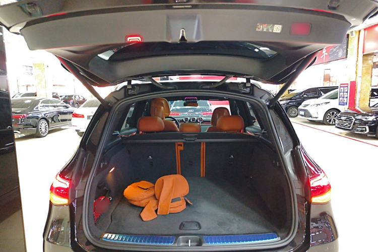 Used Mercedes-Benz GLC 2024 Facelifted GLC 260 L 4MATIC Luxury Version 5 Seats Trunk