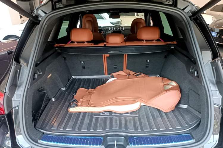 Used Mercedes-Benz GLC 2024 GLC 300 L 4MATIC Luxury Model 5 Seats Trunk