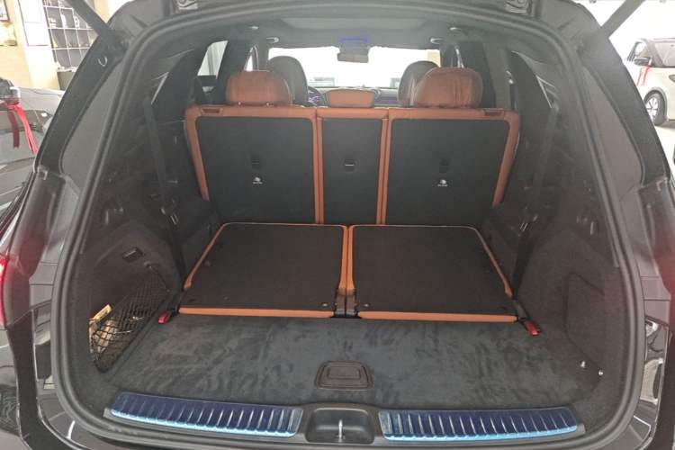 Used Mercedes-Benz GLC 2024 GLC 300 L 4MATIC Dynamic Edition 7-seater Trunk