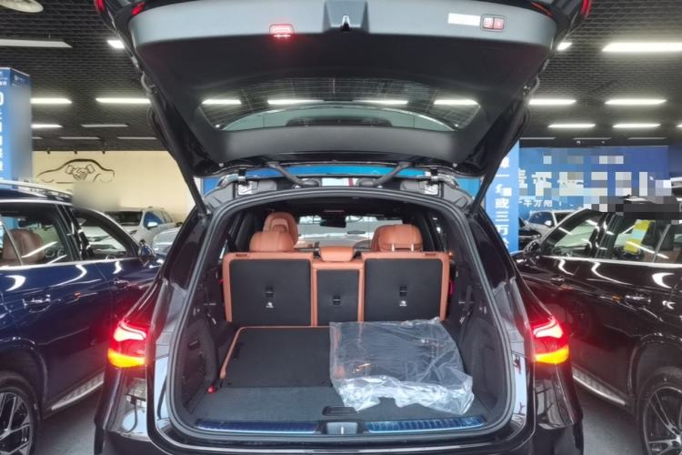 Used Mercedes-Benz GLC 2024 Refreshed GLC 260 L 4MATIC Luxury Version 7-Seater Trunk