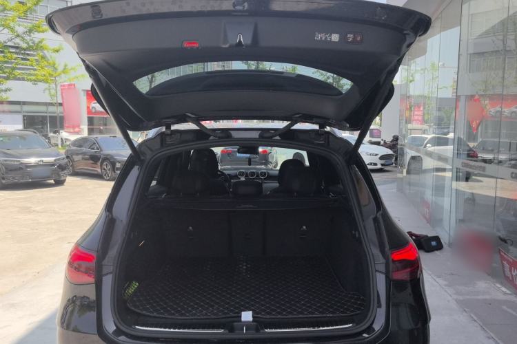 Used Mercedes-Benz GLC 2024 GLC 260 L 4MATIC Luxury Model 5 Seats Trunk