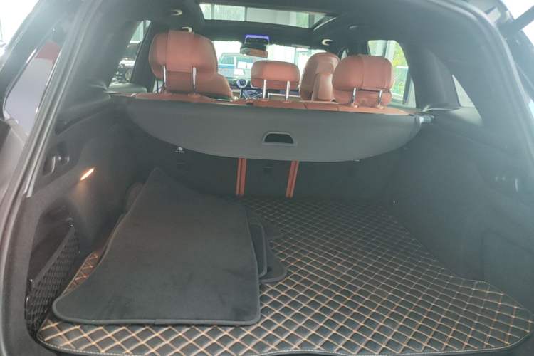 Used Mercedes-Benz GLC 2024 GLC 300 L 4MATIC Dynamic Edition 5-seater Trunk