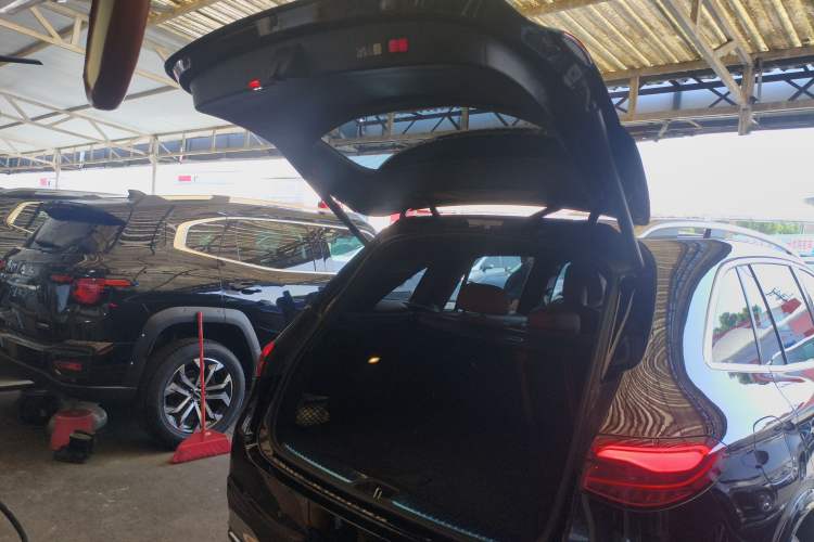 Used Mercedes-Benz GLC 2024 GLC 300 L 4MATIC Dynamic Edition 5-seater Trunk