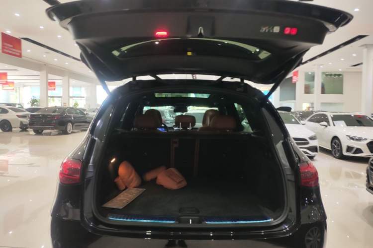 Used Mercedes-Benz GLC 2024 Facelifted GLC 260 L 4MATIC Luxury Version 5 Seats Trunk