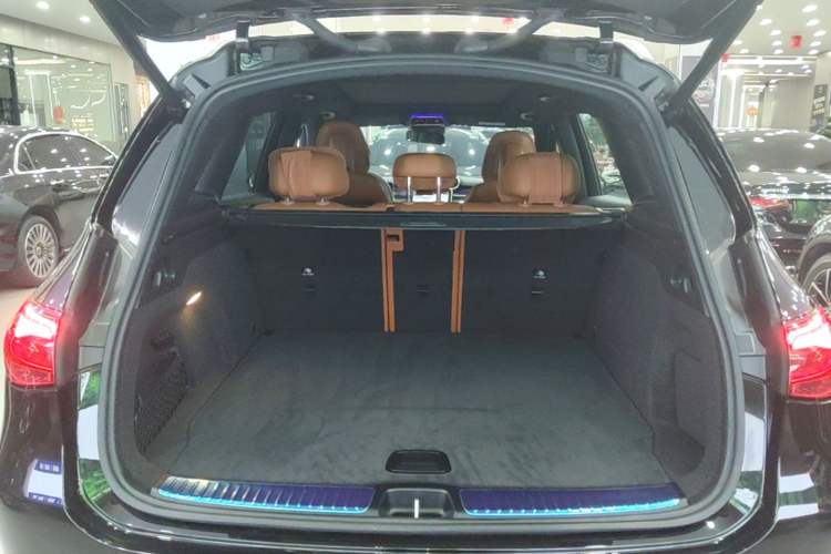 Used Mercedes-Benz GLC 2024 GLC 260 L 4MATIC Dynamic Edition 5-seater Trunk
