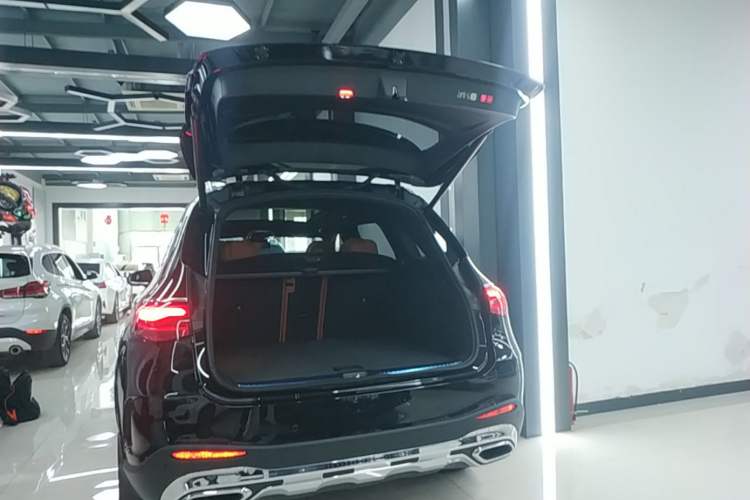 Used Mercedes-Benz GLC 2024 Facelifted GLC 260 L 4MATIC Luxury Version 5 Seats Trunk