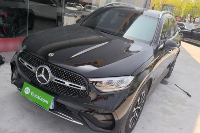 Ojetý Mercedes-Benz GLC 2024 GLC 260 L 4MATIC Luxury Model 5 Seats