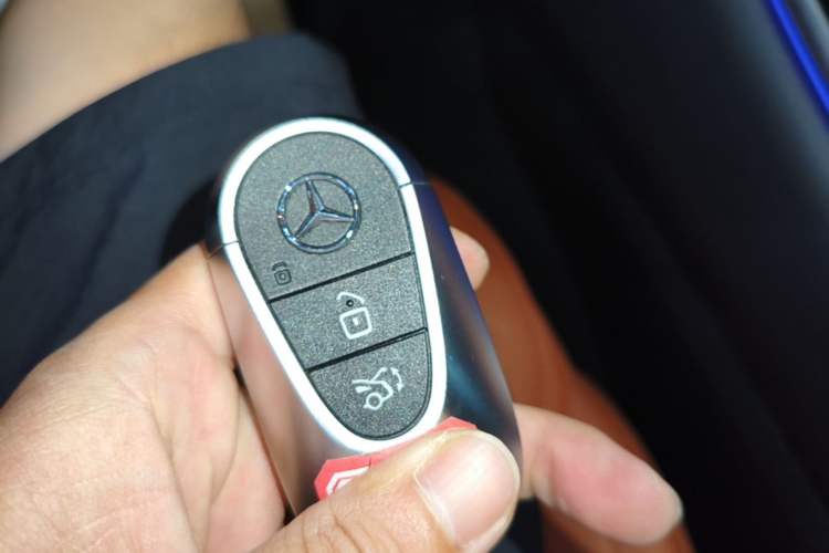 Used Mercedes-Benz GLC 2024 GLC 260 L 4MATIC Luxury Model 5 Seats Vehicle Key