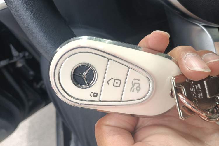 Used Mercedes-Benz GLC 2024 GLC 260 L 4MATIC Dynamic Edition 5-seater Vehicle Key