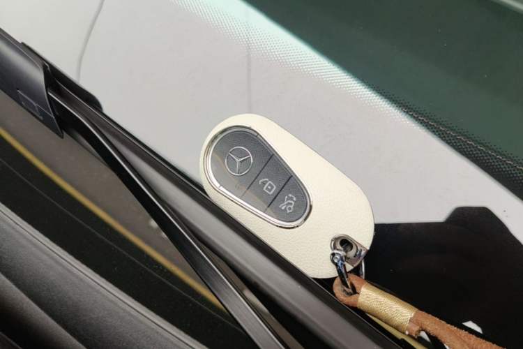 Used Mercedes-Benz GLC 2024 GLC 300 L 4MATIC Dynamic Edition 5-seater Vehicle Key