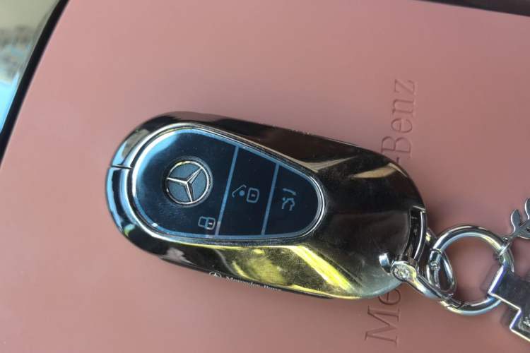 Used Mercedes-Benz GLC 2024 Facelifted GLC 260 L 4MATIC Luxury Version 5 Seats Vehicle Key