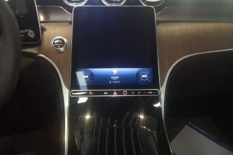 Used Mercedes-Benz GLC 2024 Refreshed GLC 300 L 4MATIC Dynamic Version 5 Seats Audio And AC Panel