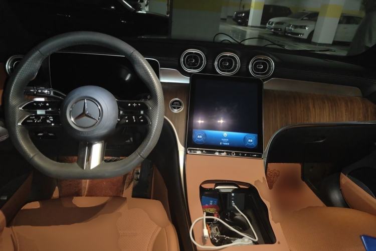 Used Mercedes-Benz GLC 2024 GLC 300 L 4MATIC Dynamic Edition 5-seater Center Console