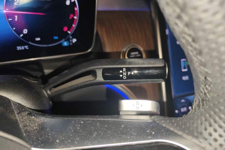 Used Mercedes-Benz GLC 2024 GLC 300 L 4MATIC Dynamic Edition 5-seater Gear Lever