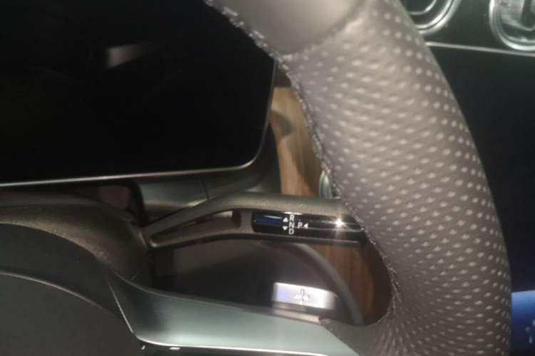 Used Mercedes-Benz GLC 2024 Refreshed GLC 300 L 4MATIC Dynamic Version 5 Seats Gear Lever