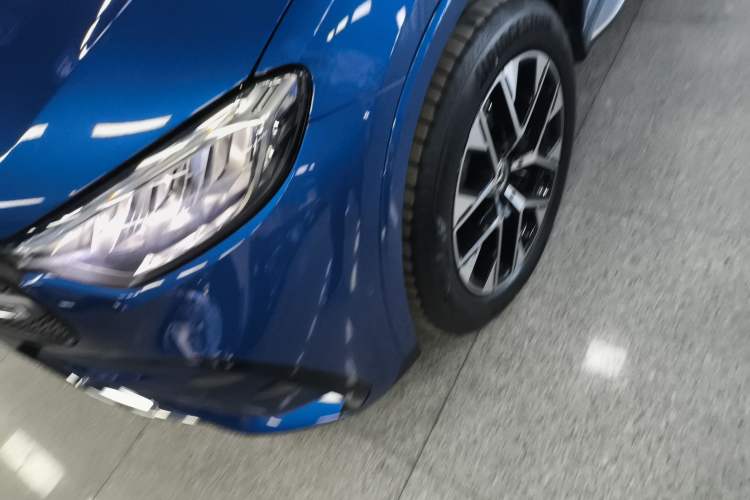 Used Mercedes-Benz GLC 2024 Refreshed GLC 260 L 4MATIC Luxury Version 7-Seater Left Front Headlight