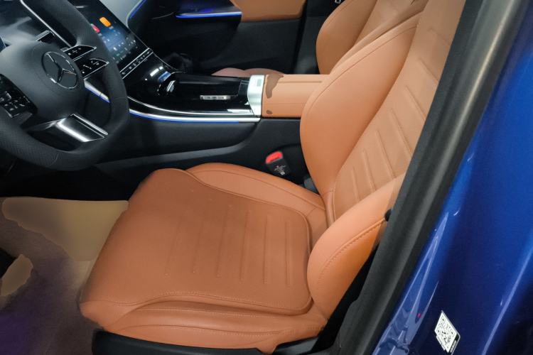 Used Mercedes-Benz GLC 2024 Refreshed GLC 260 L 4MATIC Luxury Version 7-Seater Left Front Seat