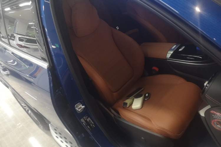 Used Mercedes-Benz GLC 2024 Refreshed GLC 300 L 4MATIC Dynamic Version 5 Seats Right Front Seat