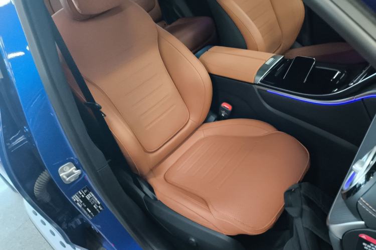 Used Mercedes-Benz GLC 2024 Refreshed GLC 260 L 4MATIC Luxury Version 7-Seater Right Front Seat