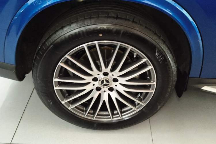 Used Mercedes-Benz GLC 2024 Refreshed GLC 300 L 4MATIC Dynamic Version 5 Seats Right Rear Wheel Hub
