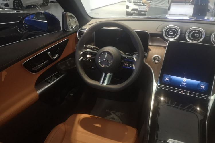 Used Mercedes-Benz GLC 2024 Refreshed GLC 300 L 4MATIC Dynamic Version 5 Seats Steering Wheel