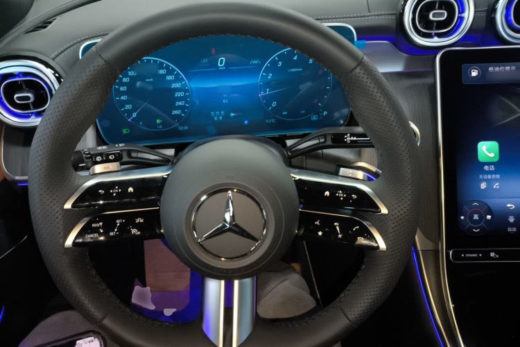 Used Mercedes-Benz GLC 2024 Refreshed GLC 260 L 4MATIC Luxury Version 7-Seater Steering Wheel
