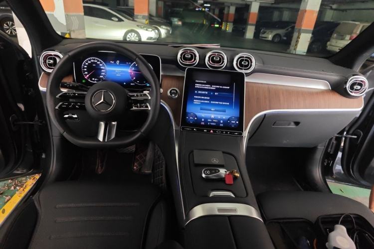 Used Mercedes-Benz GLC 2024 GLC 300 L 4MATIC Dynamic Edition 5-seater Center Console