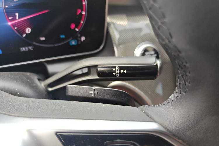 Used Mercedes-Benz GLC 2024 GLC 260 L 4MATIC Dynamic Edition 5-seater Gear Lever