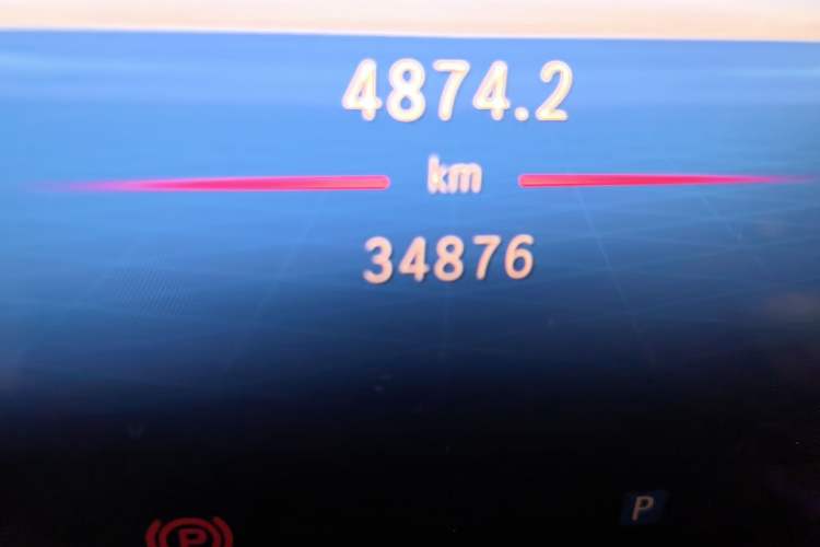 Used Mercedes-Benz GLC 2024 GLC 300 L 4MATIC Dynamic Edition 5-seater Odometer Close Up