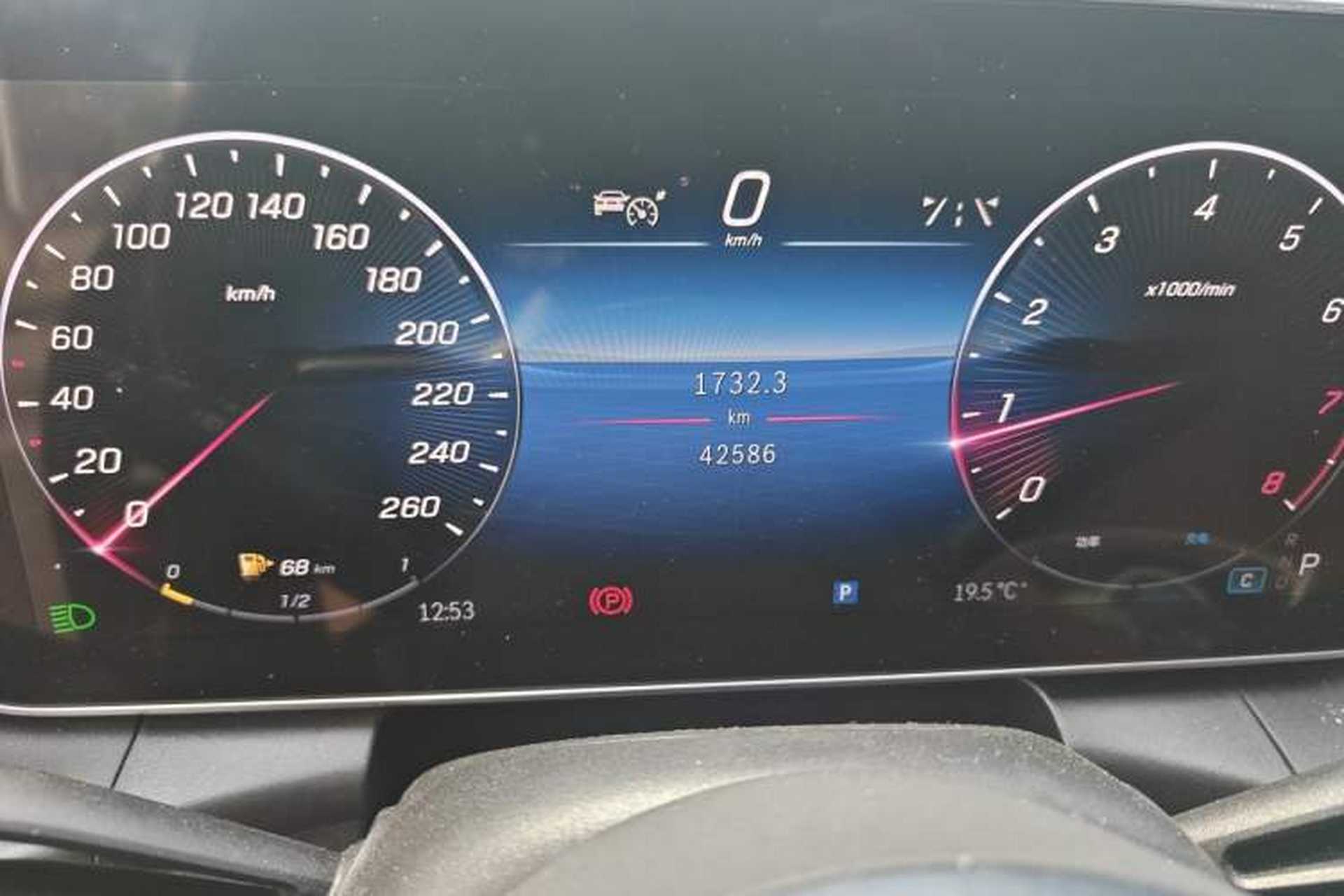 Used Mercedes-Benz GLC 2024 GLC 260 L 4MATIC Dynamic Edition 5-seater Odometer Close Up