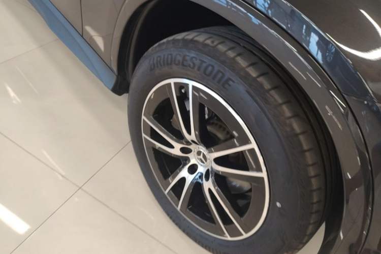 Used Mercedes-Benz GLC 2024 GLC 260 L 4MATIC Luxury Model 5 Seats Right Front Wheel Hub
