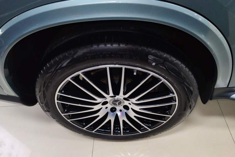 Used Mercedes-Benz GLC 2024 GLC 300 L 4MATIC Luxury Model 5 Seats Right Rear Wheel Hub