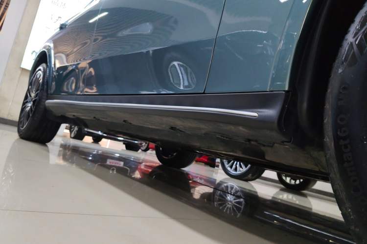 Used Mercedes-Benz GLC 2024 GLC 300 L 4MATIC Luxury Model 5 Seats Right Side Sill